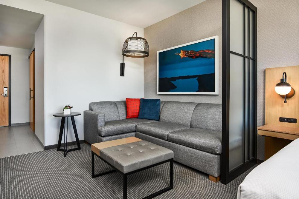 Hyatt Place Pena Station/Denver Airport